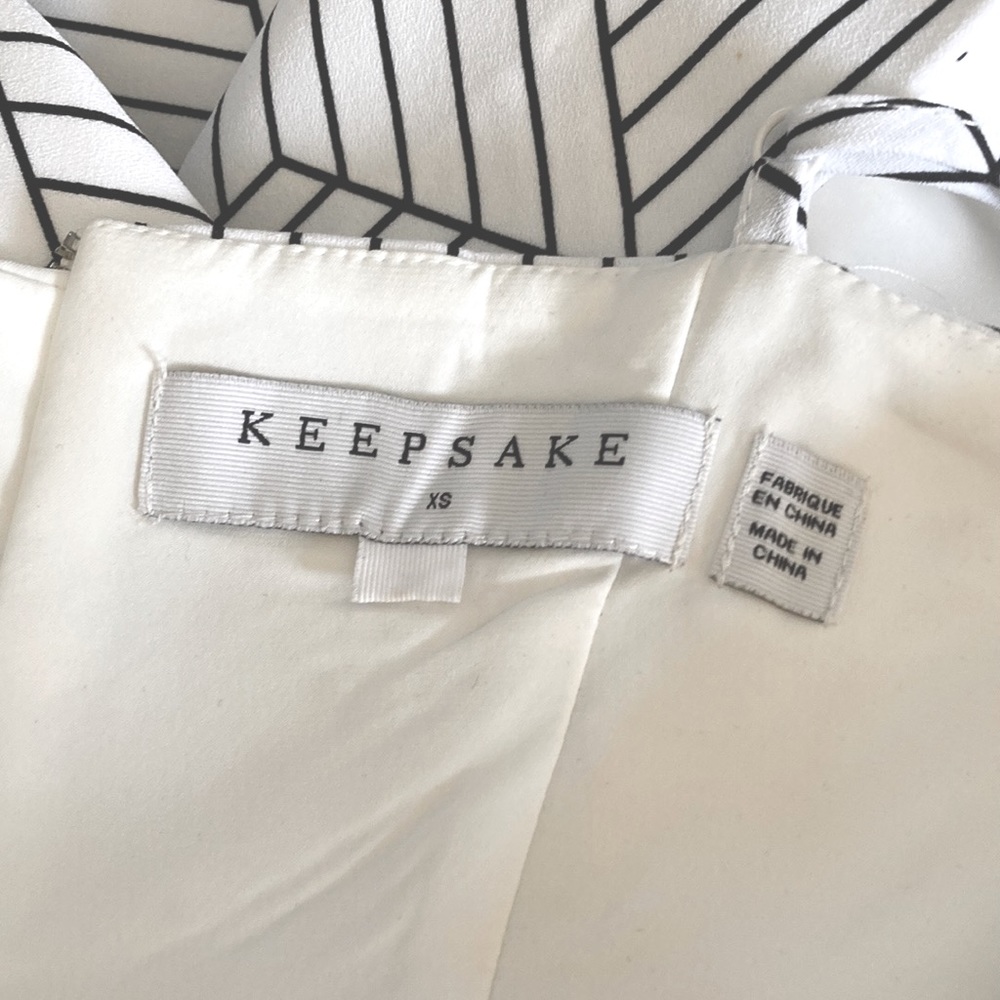 KEEPSAKE fit & flare white Dress black geometric print - Picture 7 of 7